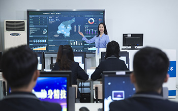 初中生考不上高中 学互联网技术是不错的选择