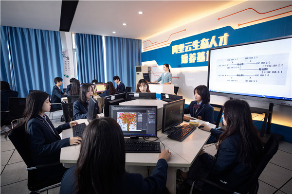 新华区别其他职校的七大优势专业技能的多元学习平台