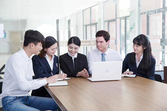 学什么技术好？总高考压力倍增，职业教育是新选择
